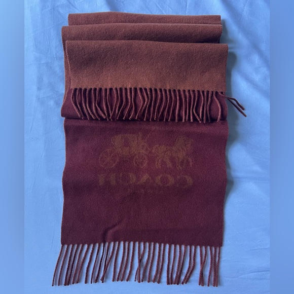 COACH CASHMERE MUFFLER..!! DUAL COLOR ROSE/PLUM..SIGNATURE HORSE AND CARRIAGE..! - Picture 4 of 4